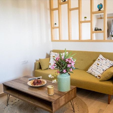 The Lighthouse Sunset View Suites Akrotírion المظهر الخارجي الصورة