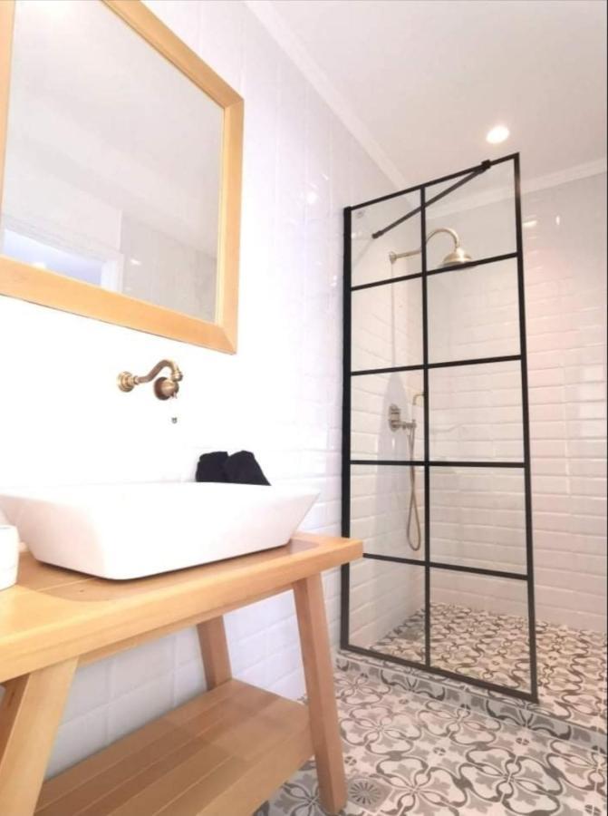 The Lighthouse Sunset View Suites Akrotírion المظهر الخارجي الصورة