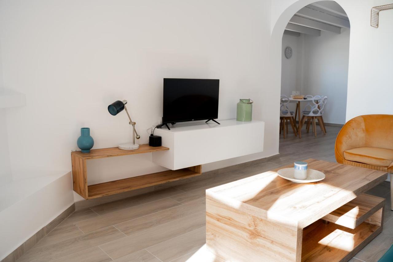 The Lighthouse Sunset View Suites Akrotírion المظهر الخارجي الصورة